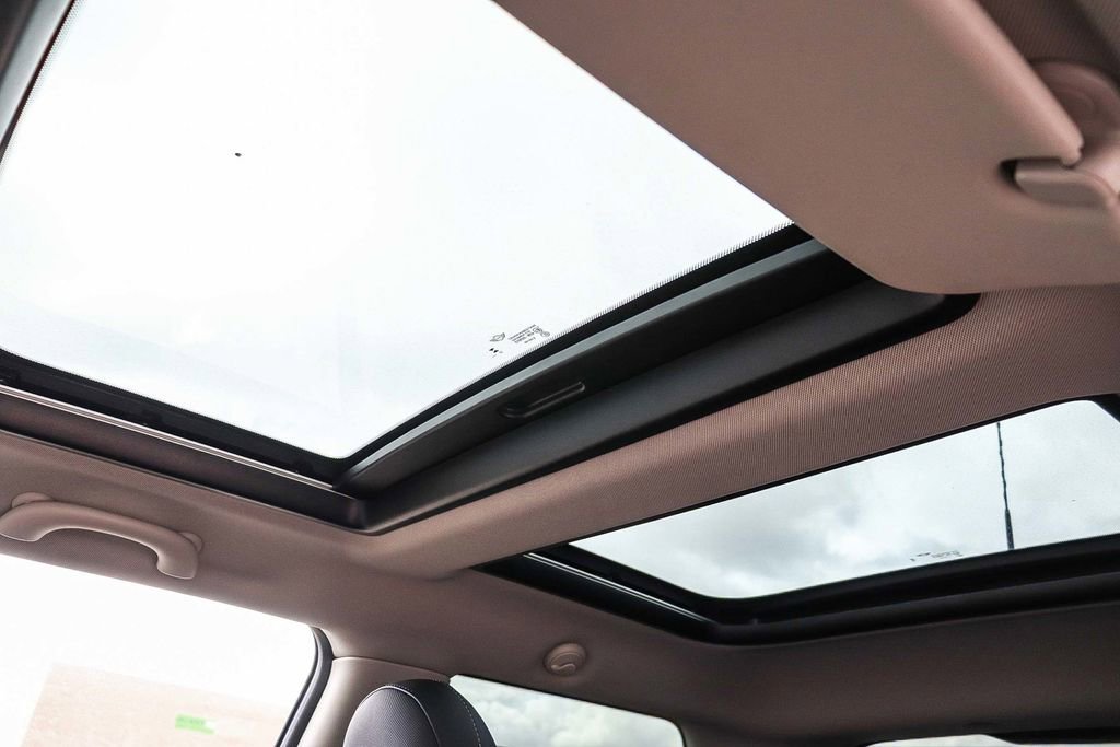 Used 2024 MINI Cooper 2-Door Hardtop FWD image 39