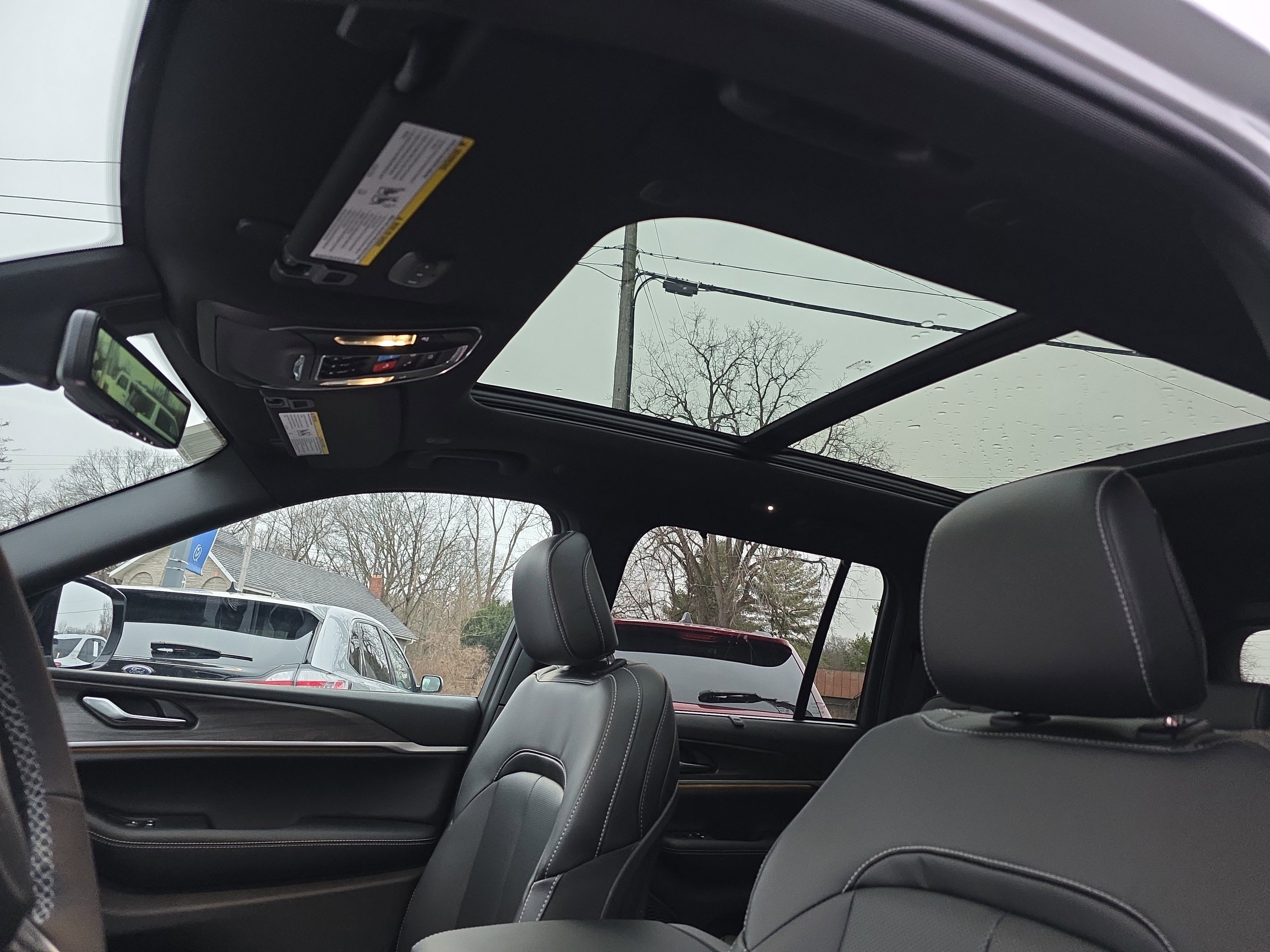 New 2025 Jeep Grand Cherokee Limited w/ Luxury Tech Group II image 4