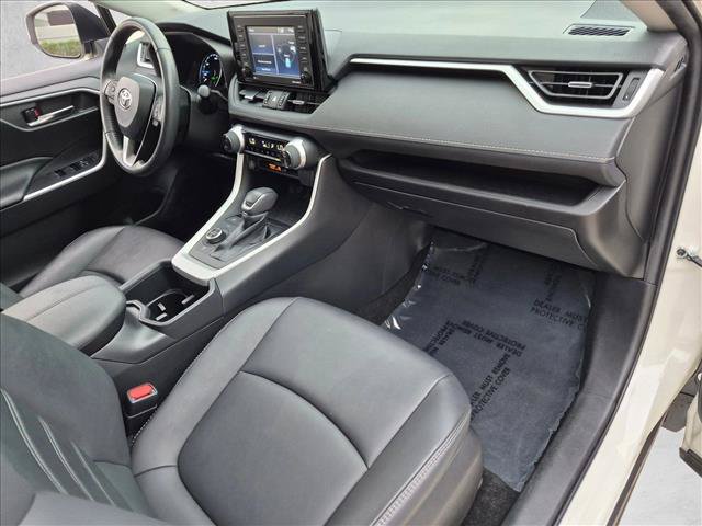Used 2022 Toyota RAV4 XLE Premium AWD/4WD image 21
