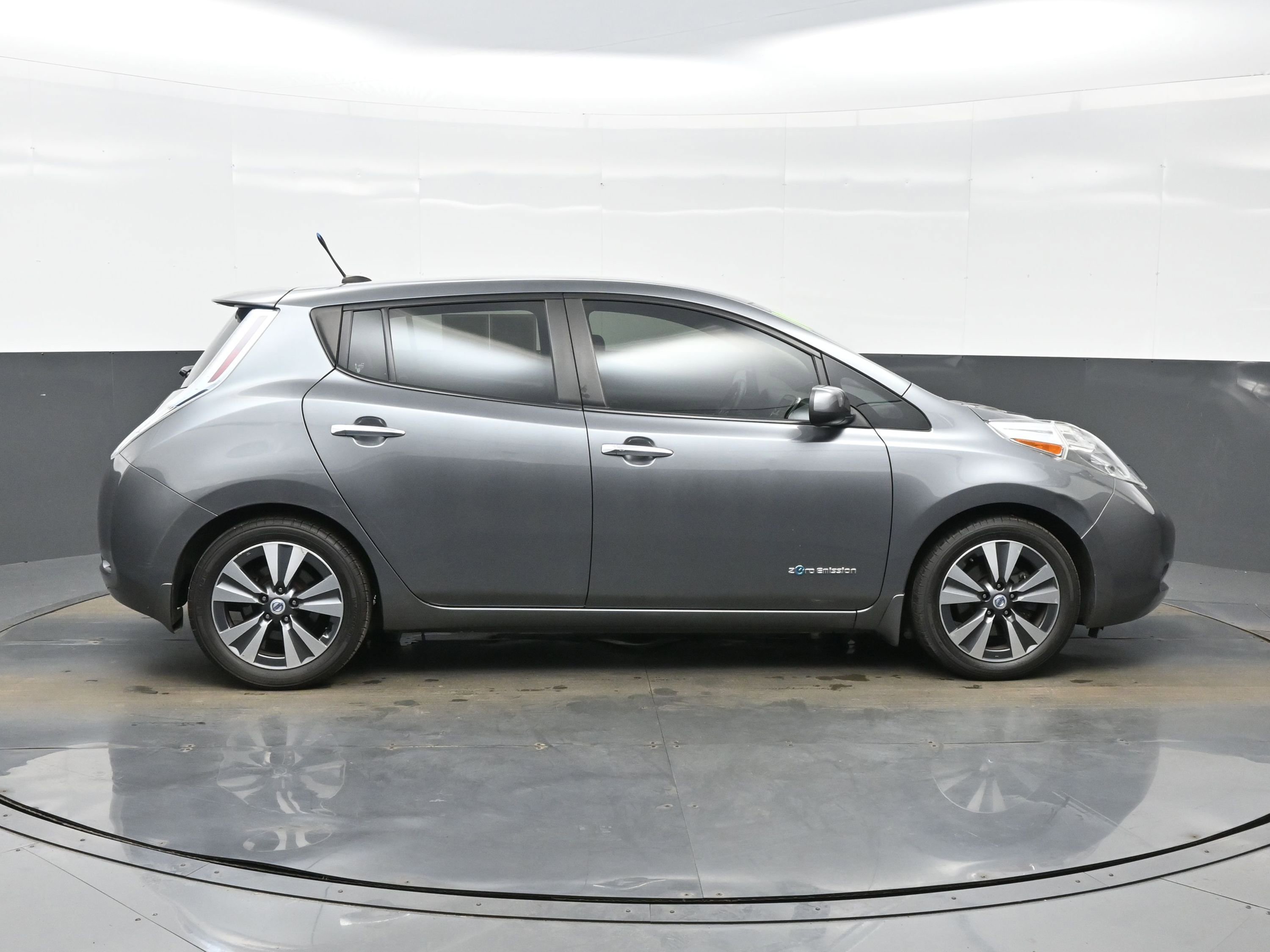Used 2014 Nissan Leaf SL image 7