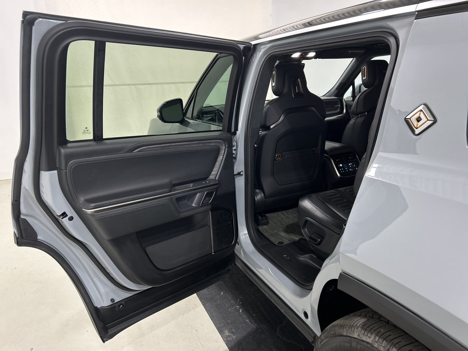 Used 2024 Rivian R1S Adventure Quad AWD/4WD image 17