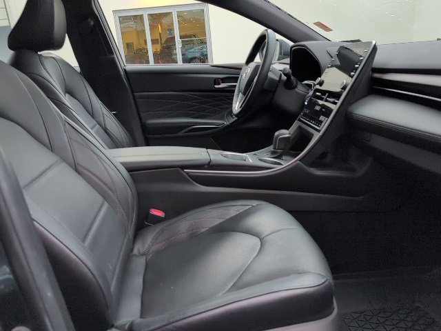 Used 2022 Toyota Avalon Limited image 22