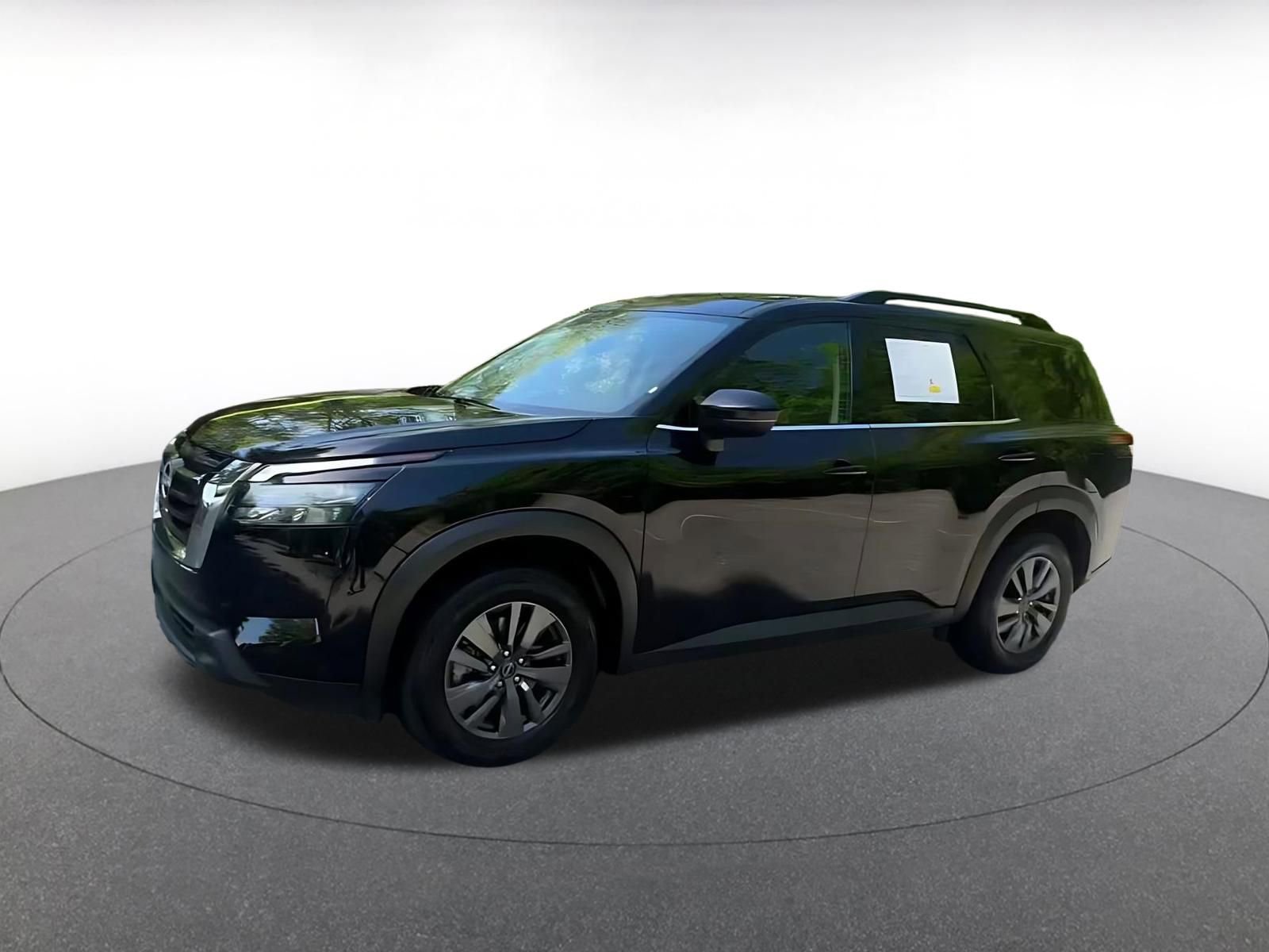 Used 2025 Nissan Pathfinder SV FWD image 8