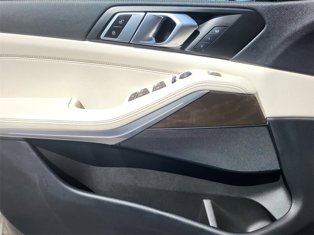 Used 2022 BMW X5 xDrive40i w/ Premium Package image 15