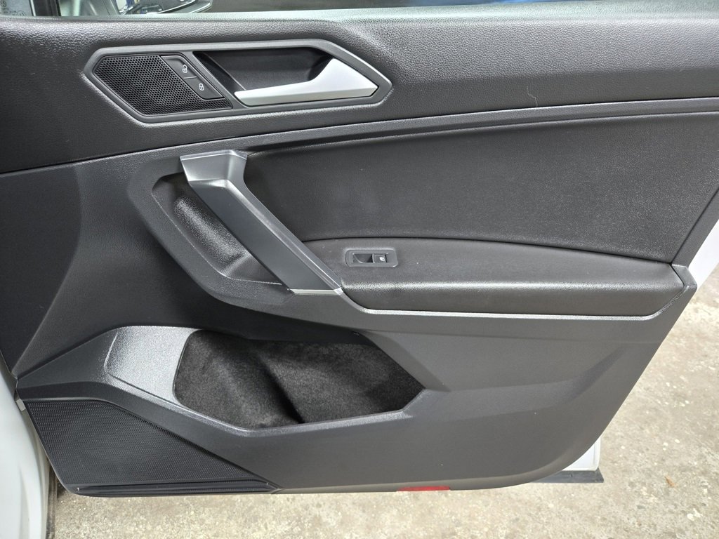 Used 2020 Volkswagen Tiguan SE w/ Panoramic Sunroof Package image 51