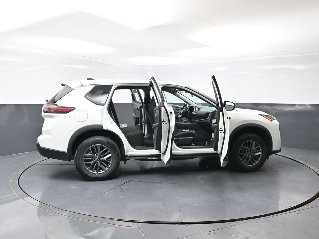 Used 2024 Nissan Rogue S FWD image 55