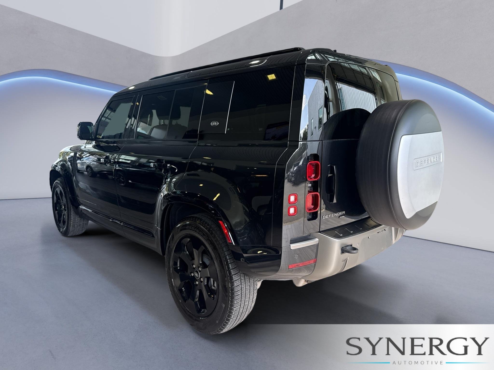 Used 2022 Land Rover Defender 110 X-Dynamic SE AWD/4WD image 7