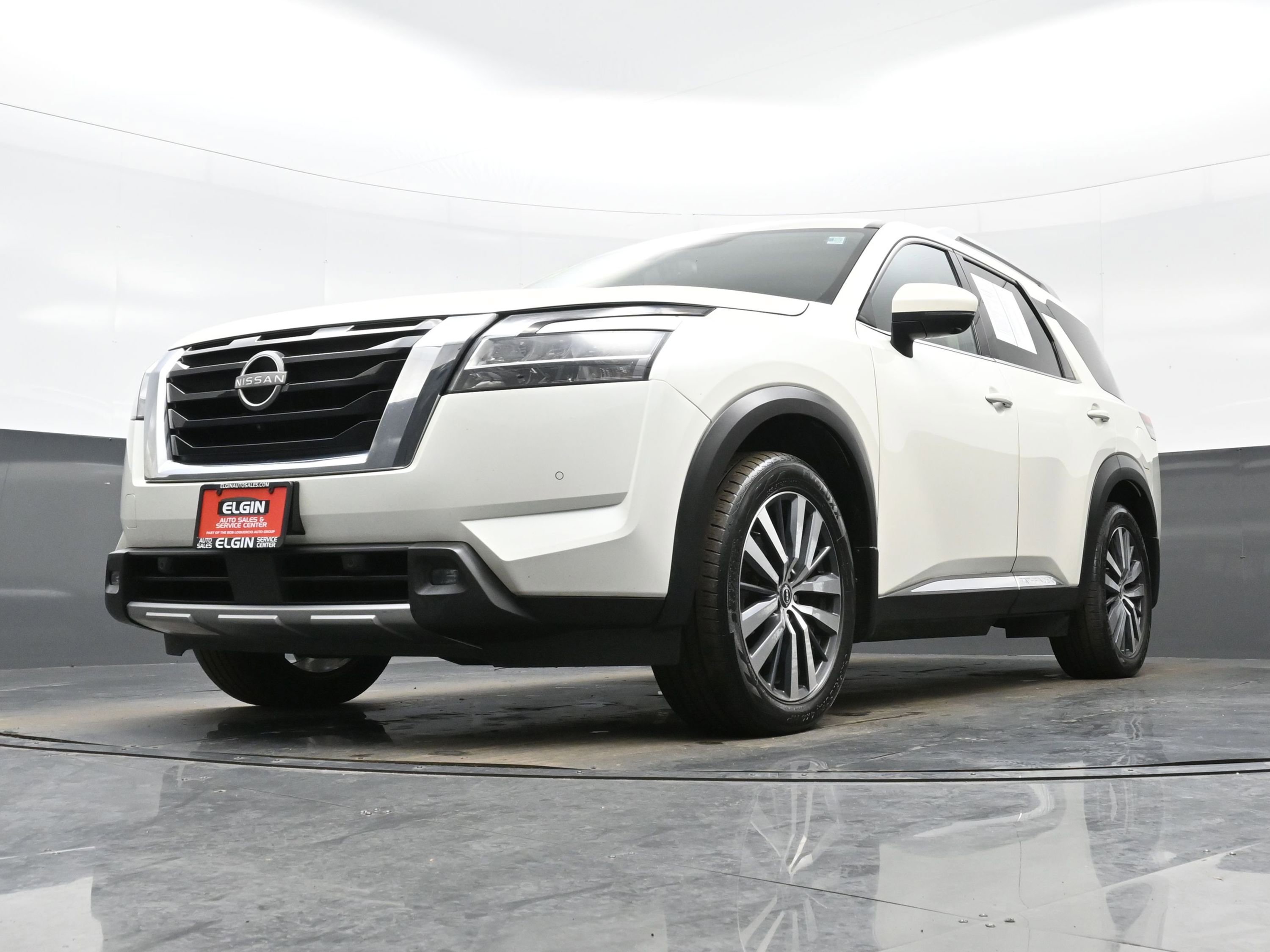 Used 2022 Nissan Pathfinder Platinum w/ Cargo Package image 29