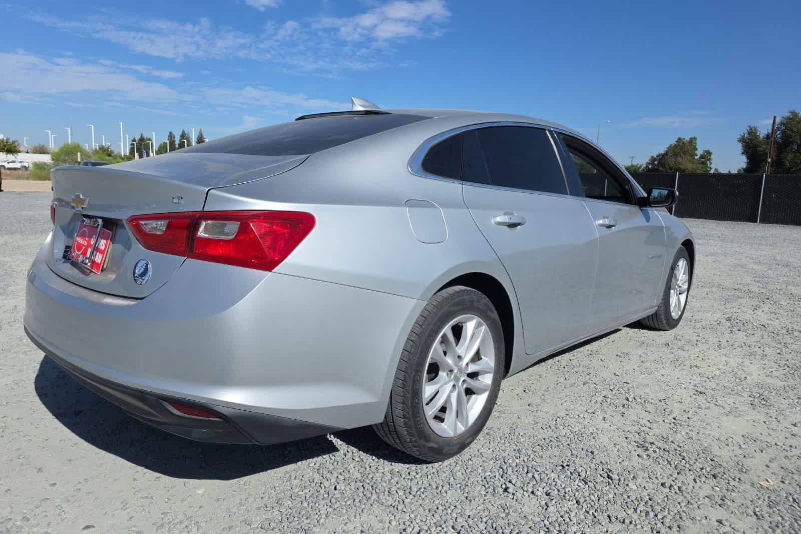 Used 2018 Chevrolet Malibu LT FWD image 3