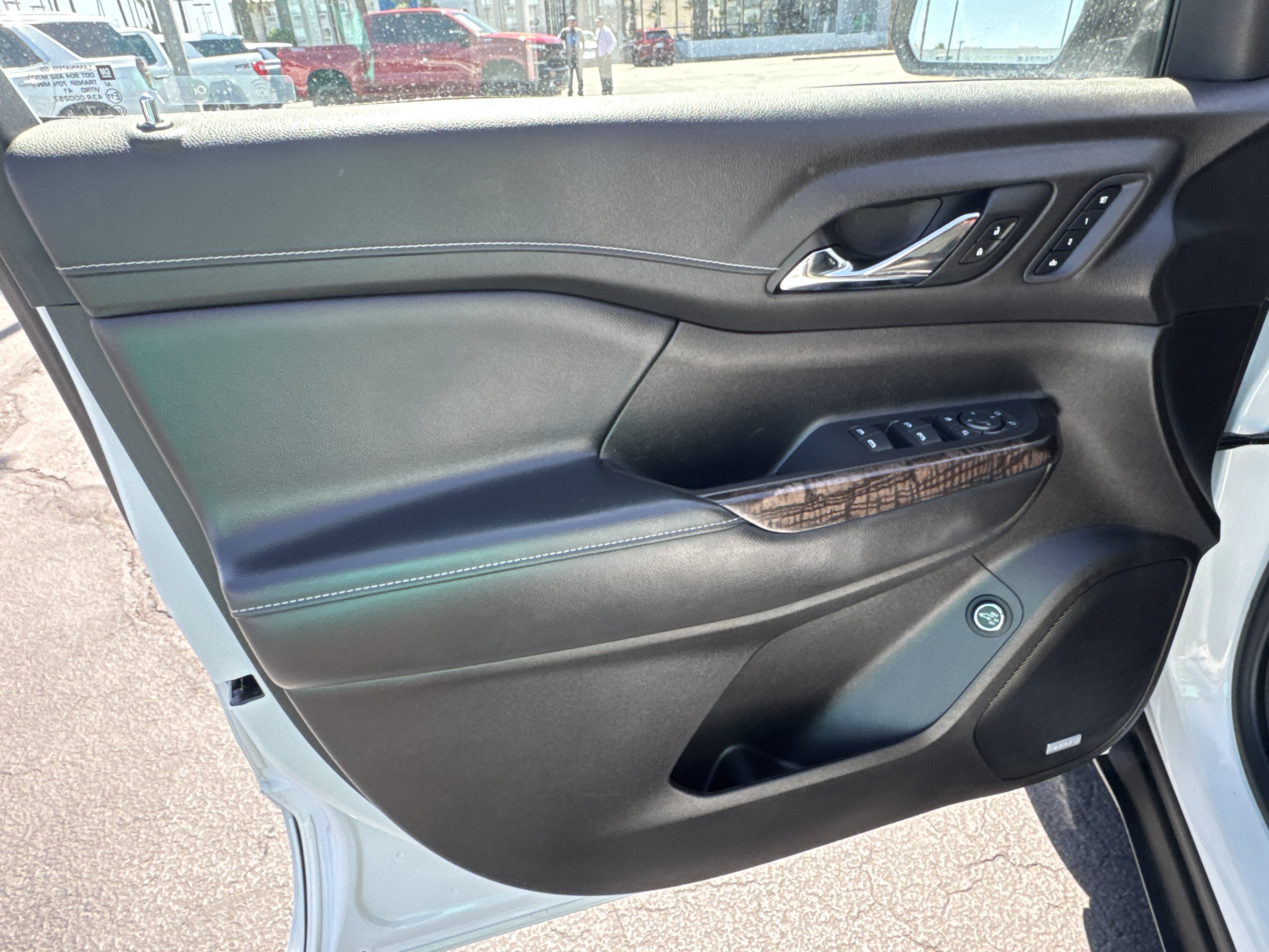 Used 2022 GMC Acadia Denali w/ Denali Ultimate Package FWD image 23