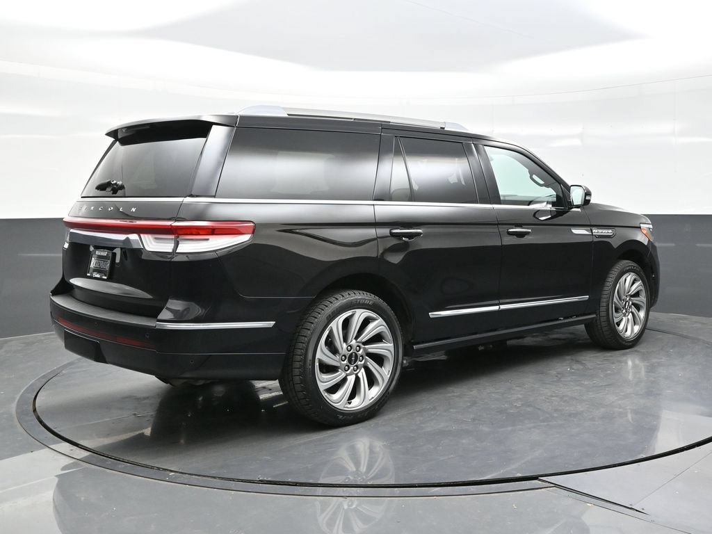 Used 2022 Lincoln Navigator Reserve AWD/4WD image 7