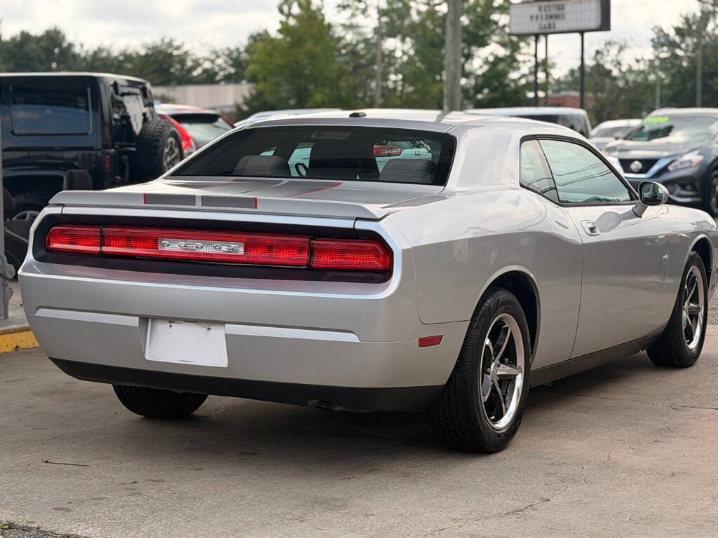 Used 2010 Dodge Challenger SE RWD image 9