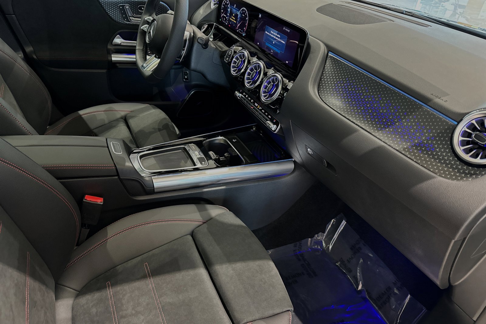 New 2025 Mercedes-Benz GLA 35 AMG 4MATIC image 15