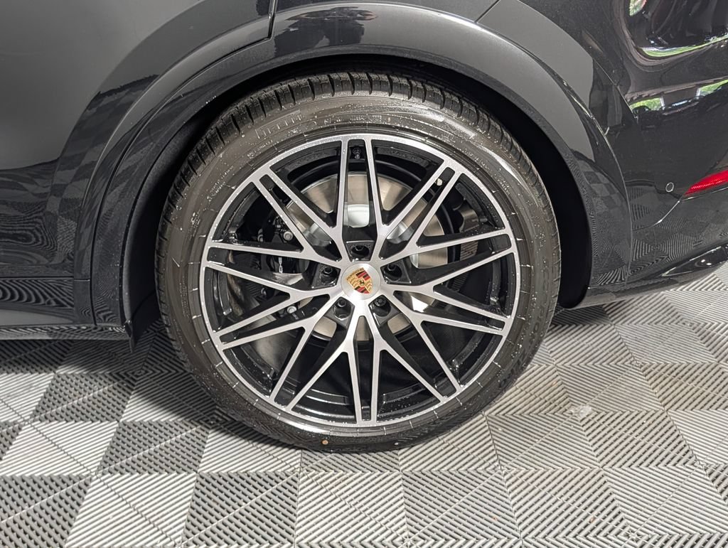 New 2026 Porsche Cayenne GTS AWD/4WD image 12