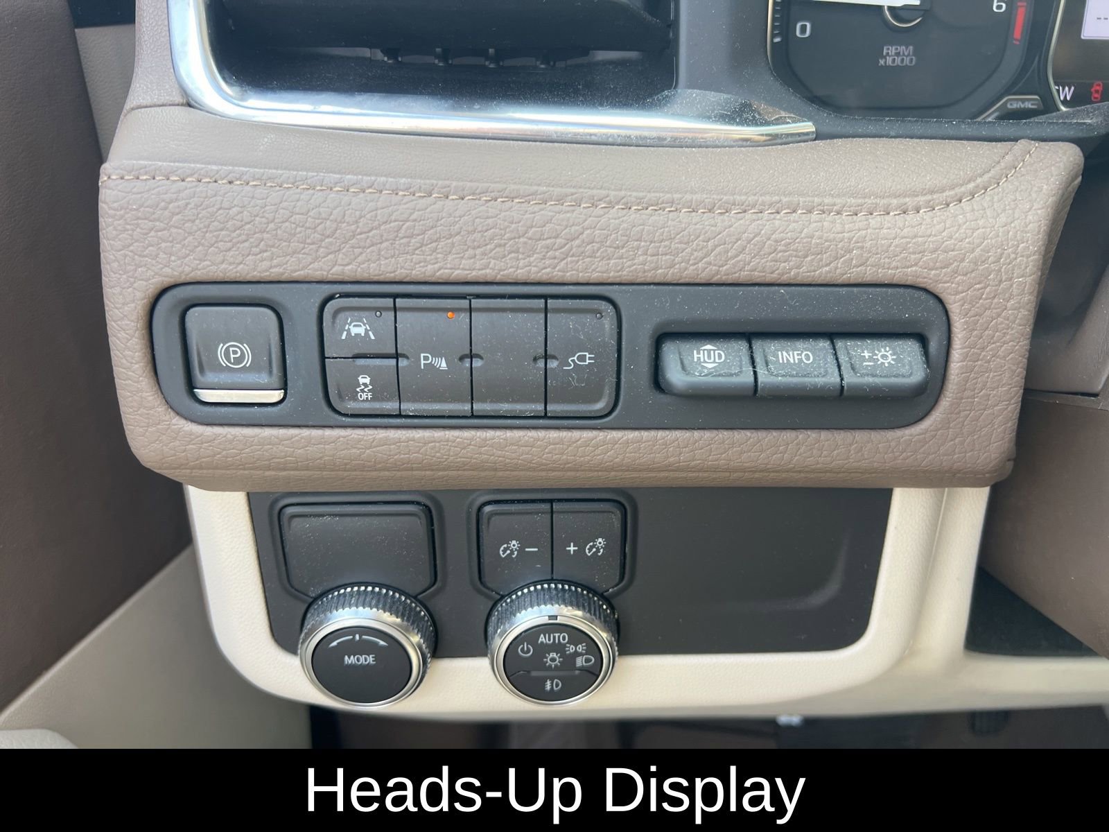 Used 2021 GMC Yukon Denali w/ LPO, Illumination Package RWD image 14