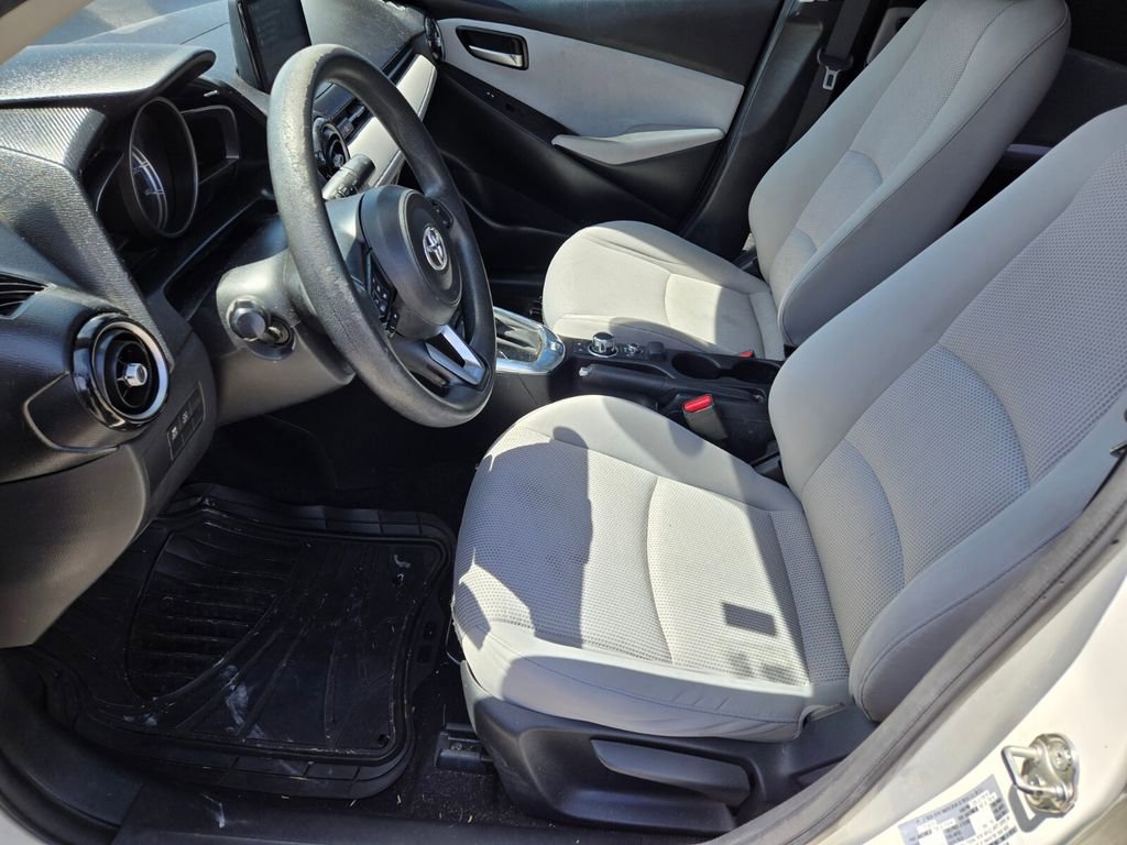 Used 2019 Toyota Yaris LE FWD image 5