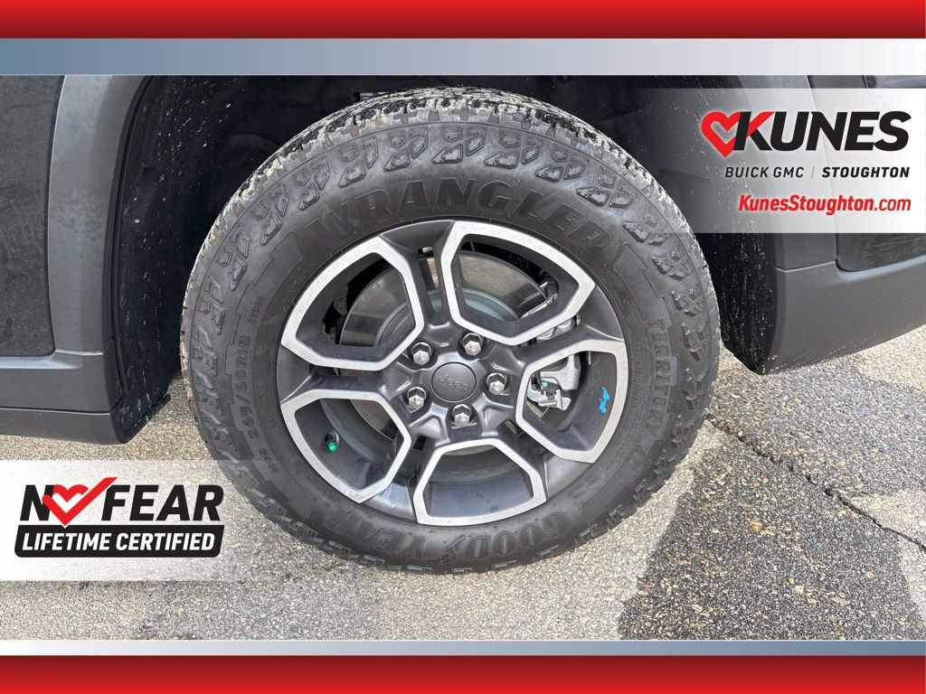 Used 2023 Jeep Grand Cherokee Trailhawk w/ Luxury Tech Group III image 18