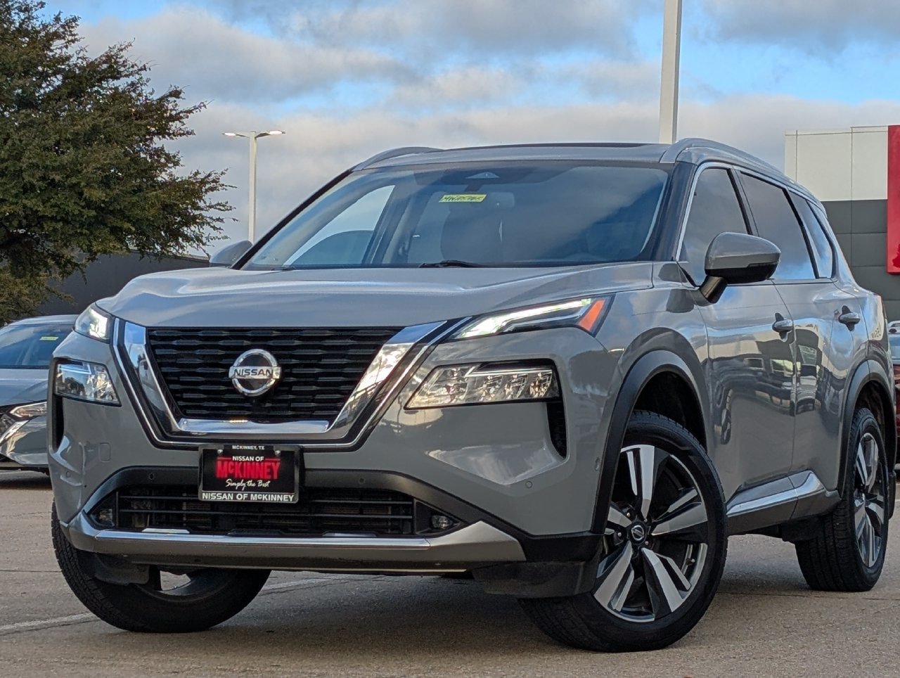 Used 2021 Nissan Rogue Platinum FWD image 2