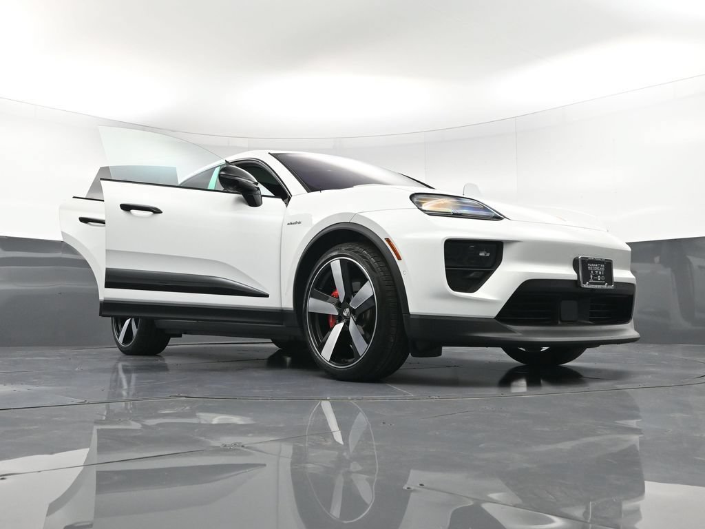 Certified 2025 Porsche Macan 4S Electric AWD/4WD image 39