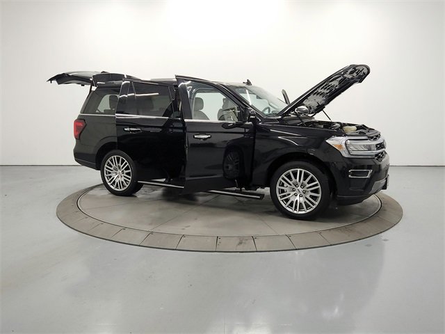 Used 2024 Ford Expedition Limited image 9