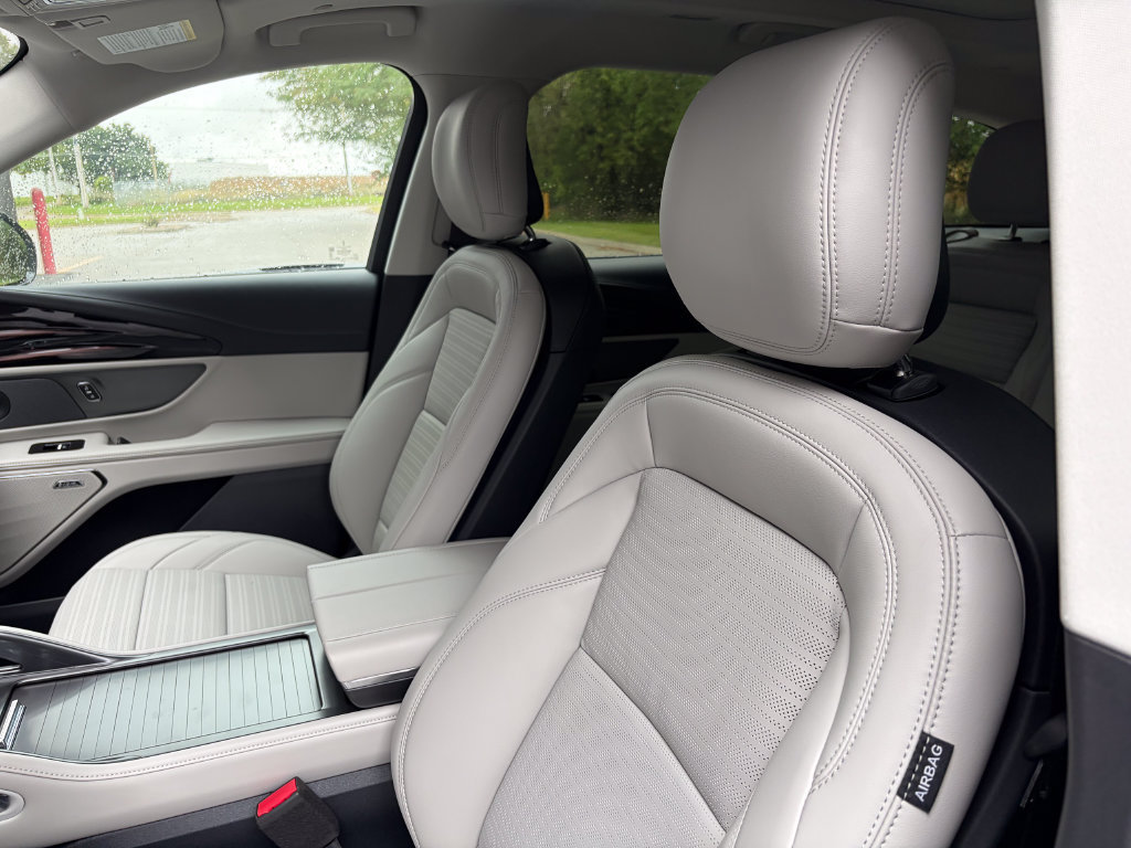 New 2026 Lincoln Nautilus Reserve w/ Jet Appearance Package AWD/4WD image 11