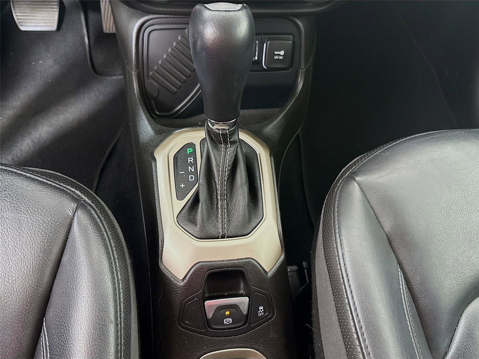 Used 2017 Jeep Renegade Limited FWD image 15