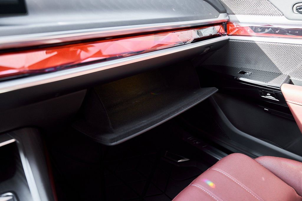 Used 2025 BMW 760i xDrive w/ Premium Package image 82