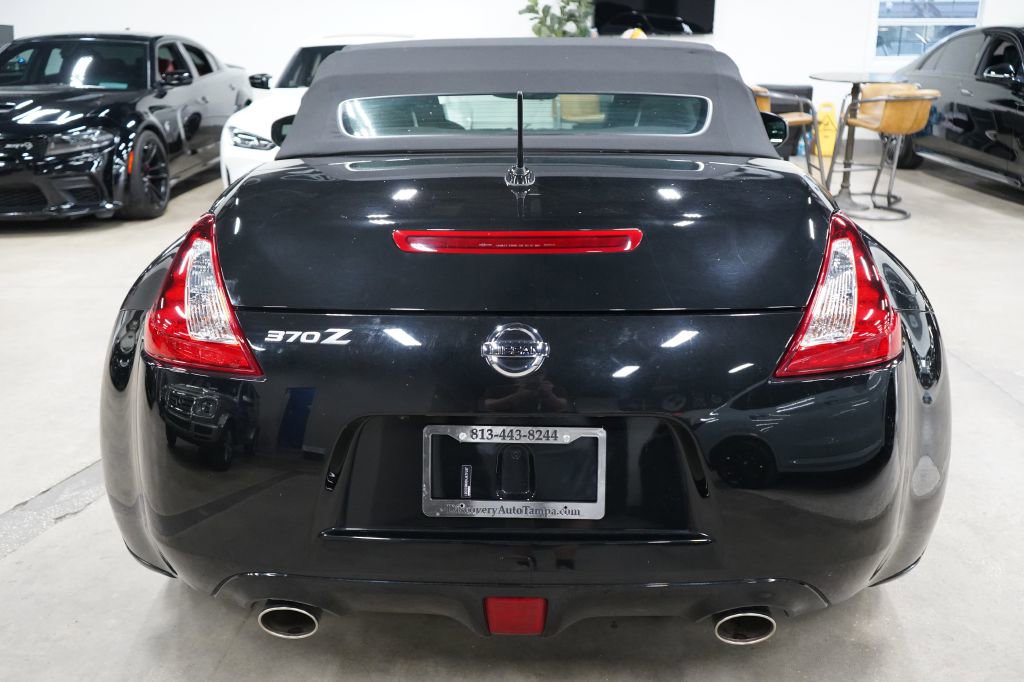Used 2019 Nissan 370Z Touring RWD image 4