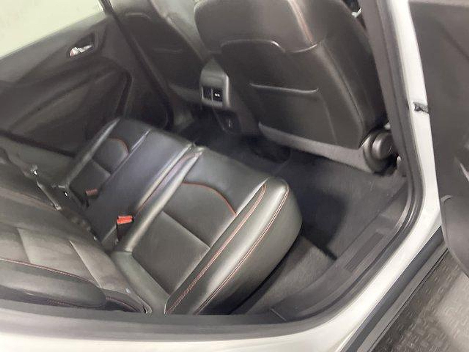 Used 2022 Chevrolet Equinox RS w/ RS Leather Package FWD image 16