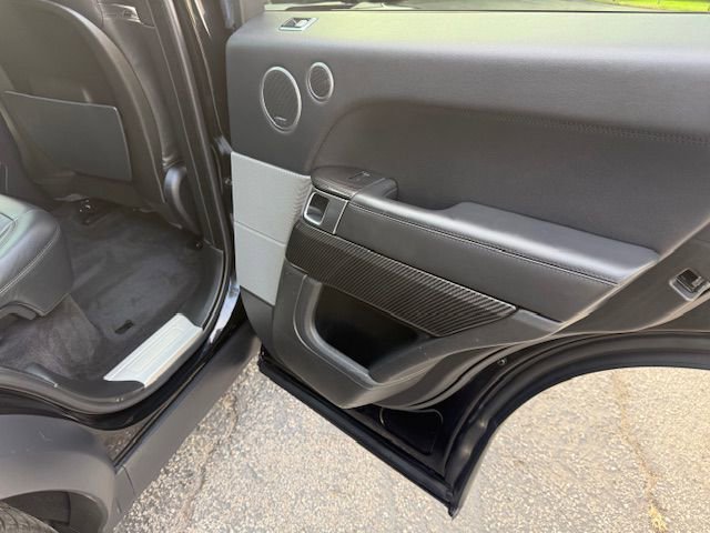 Used 2018 Land Rover Range Rover Sport HSE image 25