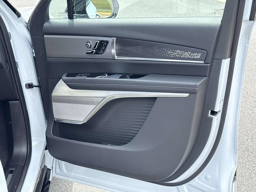 Used 2026 Cadillac Vistiq Platinum w/ LPO, Floor Liner Package AWD/4WD image 27