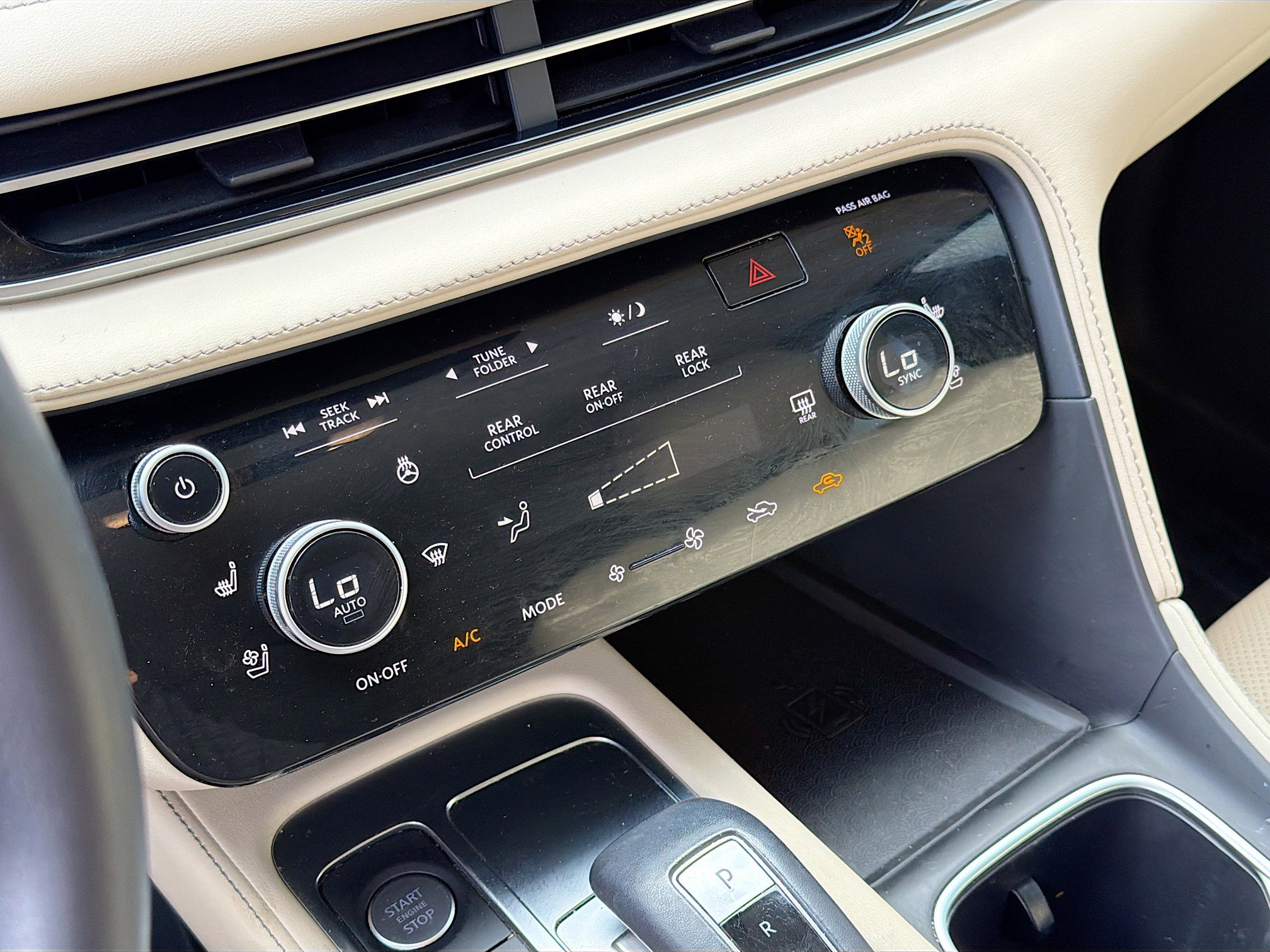 Used 2023 INFINITI QX60 Luxe w/ Performance Audio Package AWD/4WD image 35