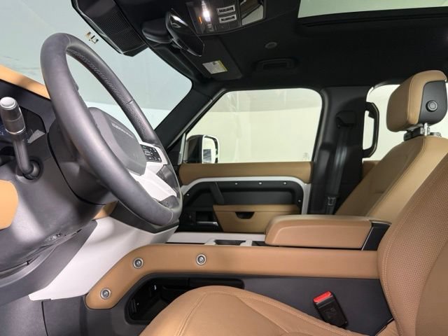 Used 2026 Land Rover Defender 110 X-Dynamic SE AWD/4WD image 34