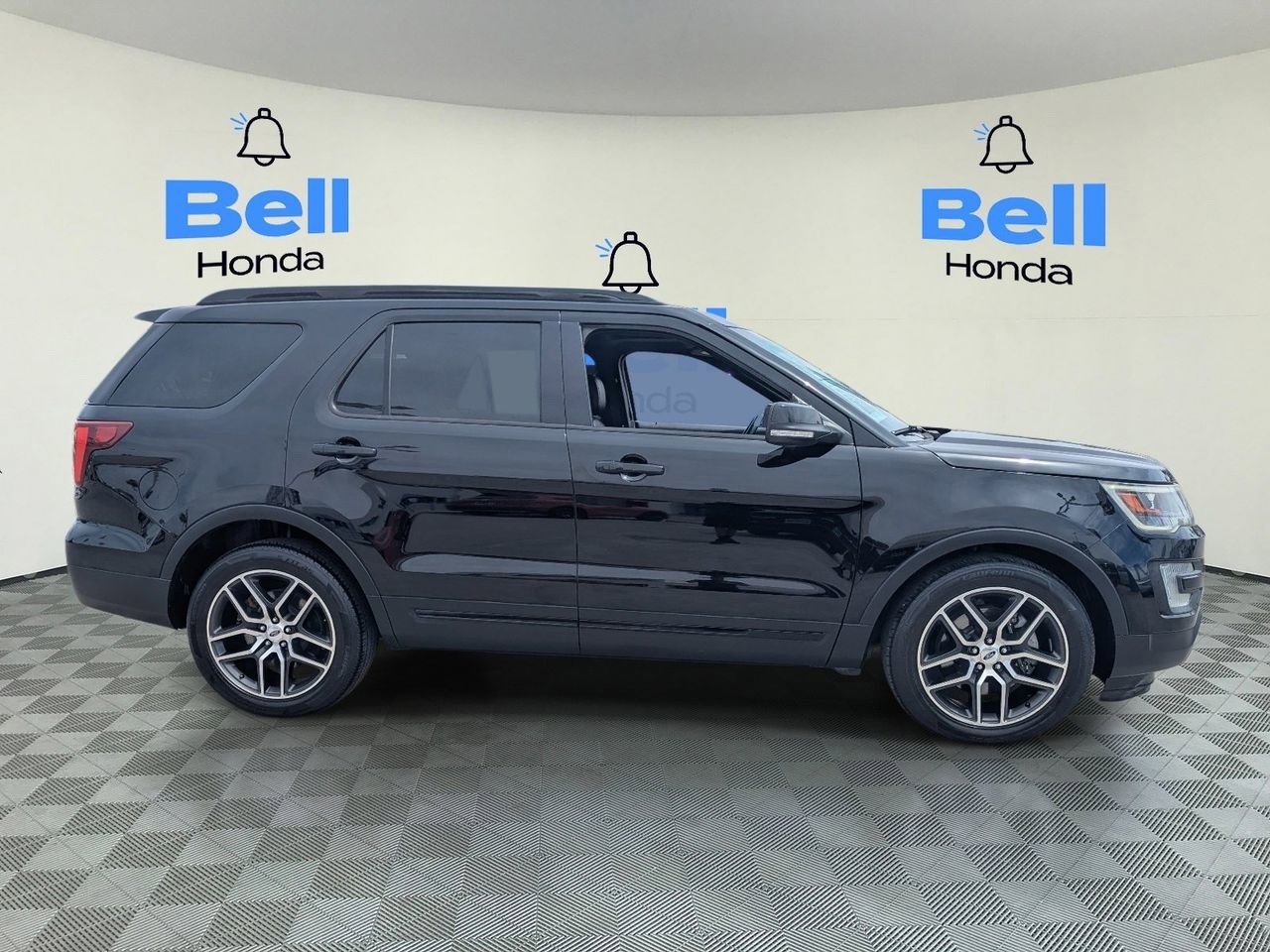 Used 2017 Ford Explorer Sport w/ Equipment Group 401A image 5