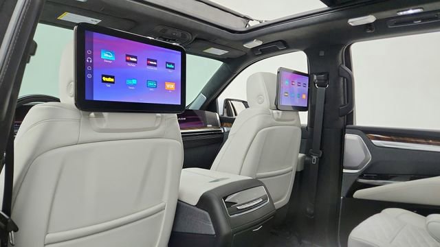 Used 2026 Cadillac Escalade Platinum Sport AWD/4WD image 31