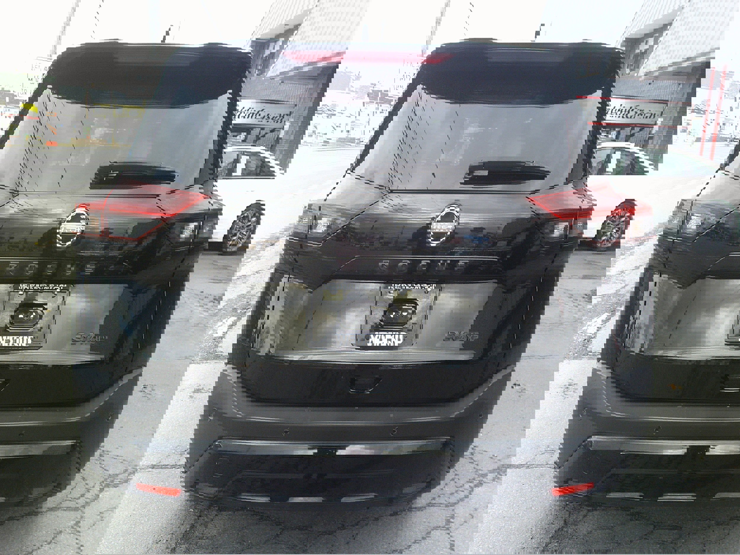 Used 2023 Nissan Rogue SV w/ SV Premium B Package image 4