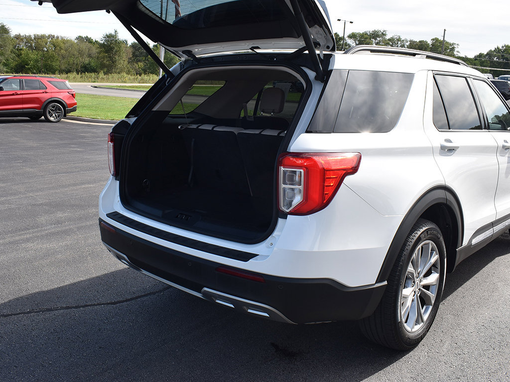 Used 2024 Ford Explorer XLT w/ Equipment Group 202A AWD/4WD image 28