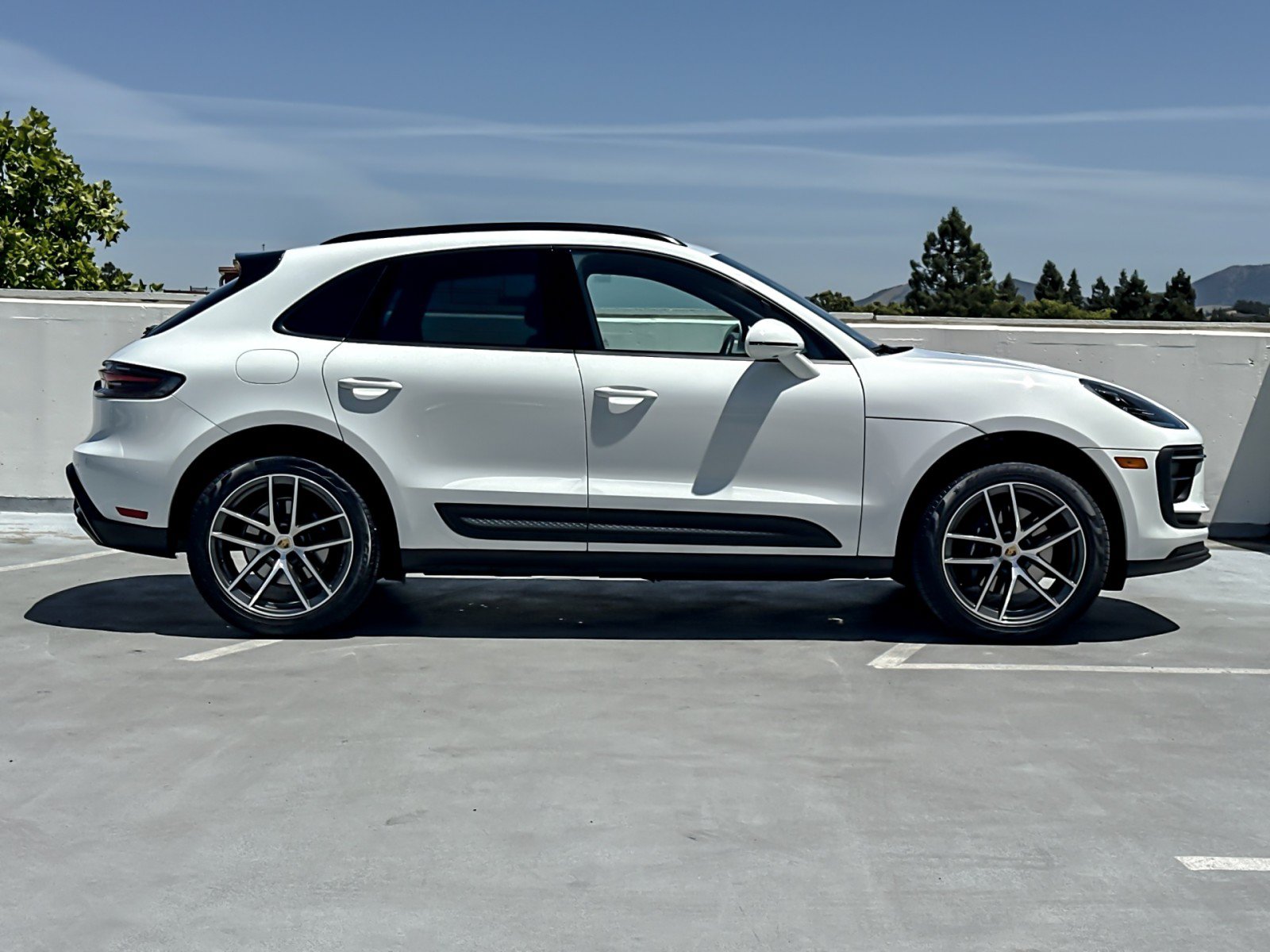 Used 2026 Porsche Macan AWD/4WD image 9