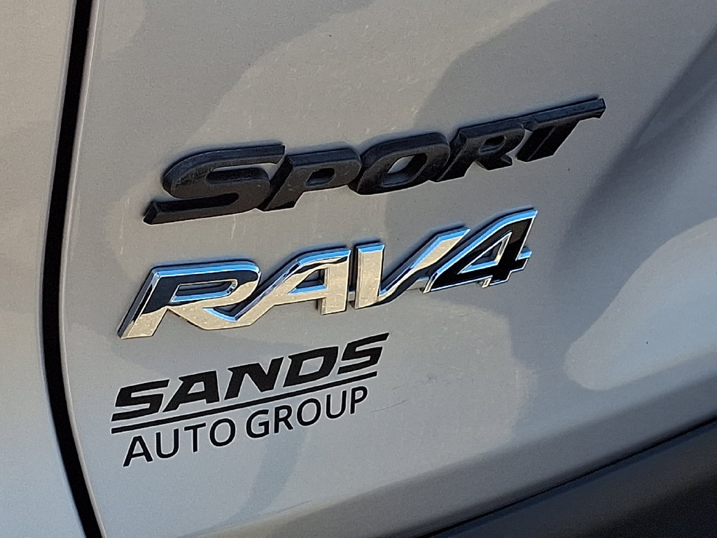 Used 2022 Toyota RAV4 XLE AWD/4WD image 32