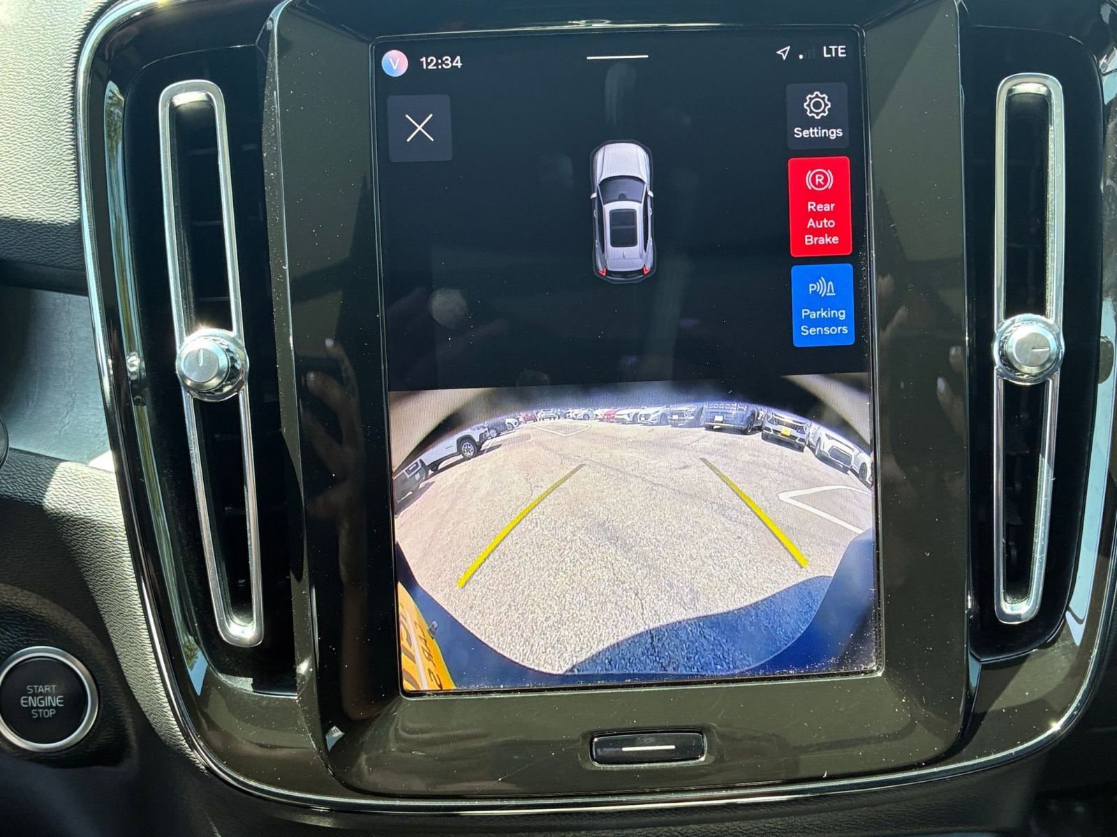 Used 2024 Volvo XC40 B5 Core image 27