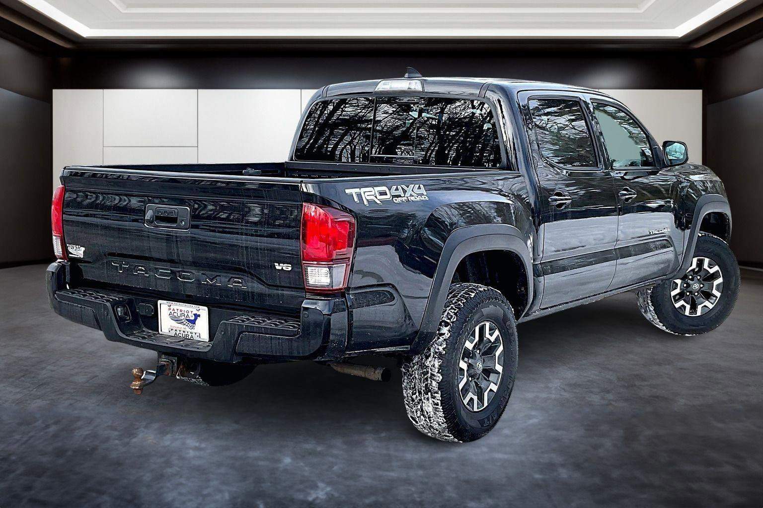 Used 2019 Toyota Tacoma TRD Off-Road image 2