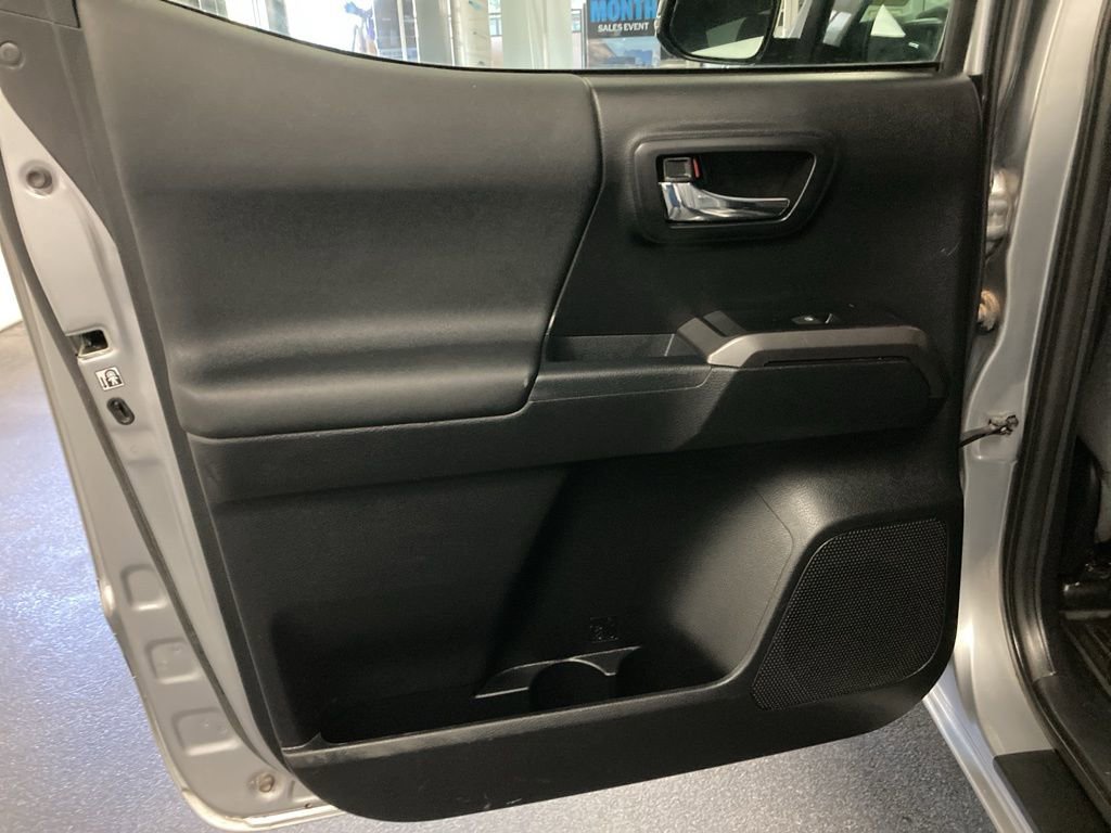 Used 2019 Toyota Tacoma TRD Off-Road AWD/4WD image 29