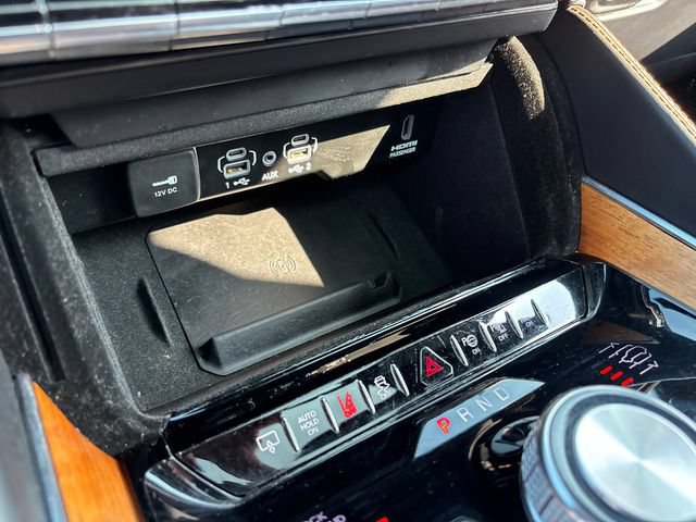 Used 2022 Jeep Grand Wagoneer Series III AWD/4WD image 27