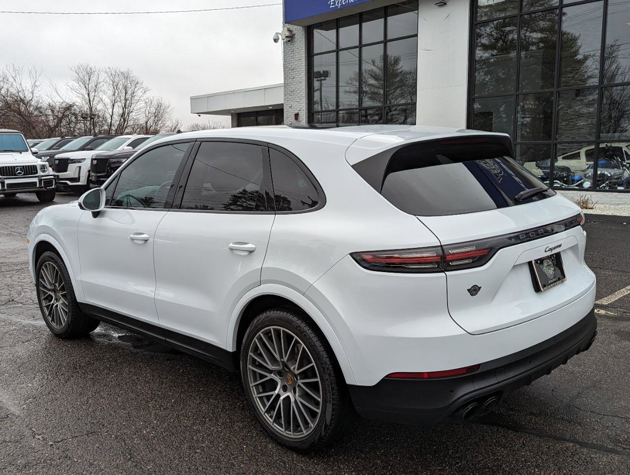 Used 2023 Porsche Cayenne Platinum Edition image 10