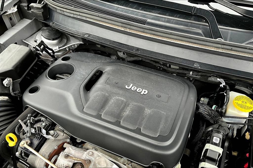 Used 2022 Jeep Cherokee Limited AWD/4WD image 31