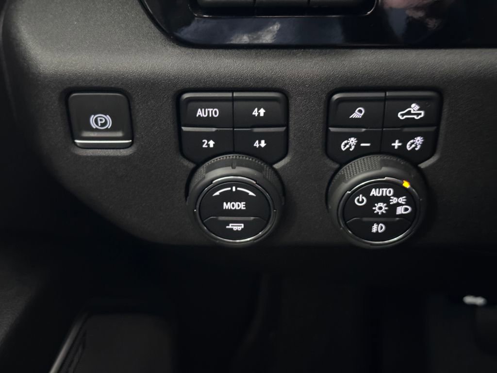 Certified 2024 Chevrolet Silverado 3500 High Country w/ High Country Premium Package image 26