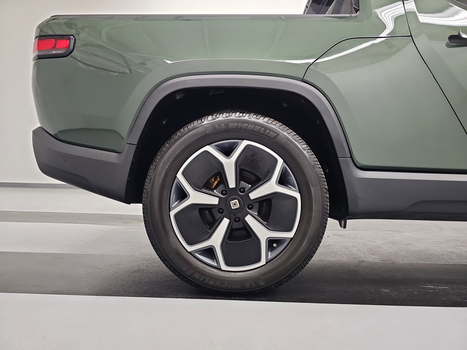 Used 2022 Rivian R1T Adventure AWD/4WD image 12
