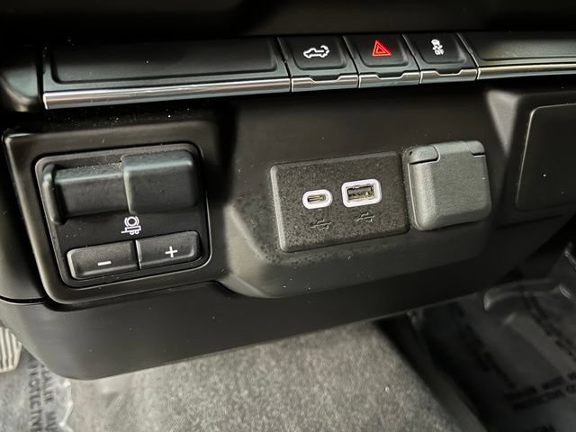 Used 2021 Chevrolet Silverado 1500 Custom w/ Custom Max Trailering Package AWD/4WD image 24