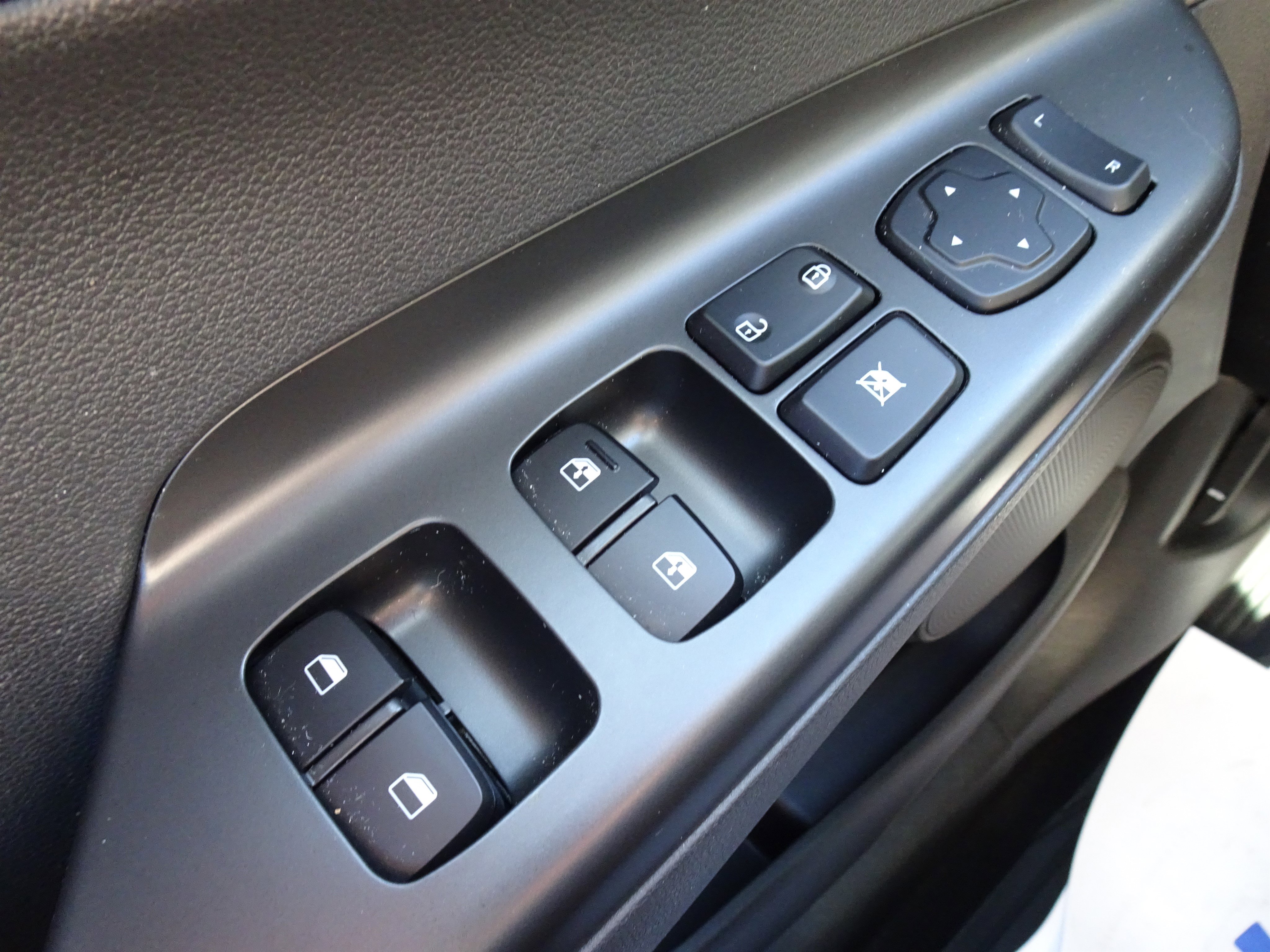 Used 2023 Hyundai Kona SEL AWD/4WD image 25