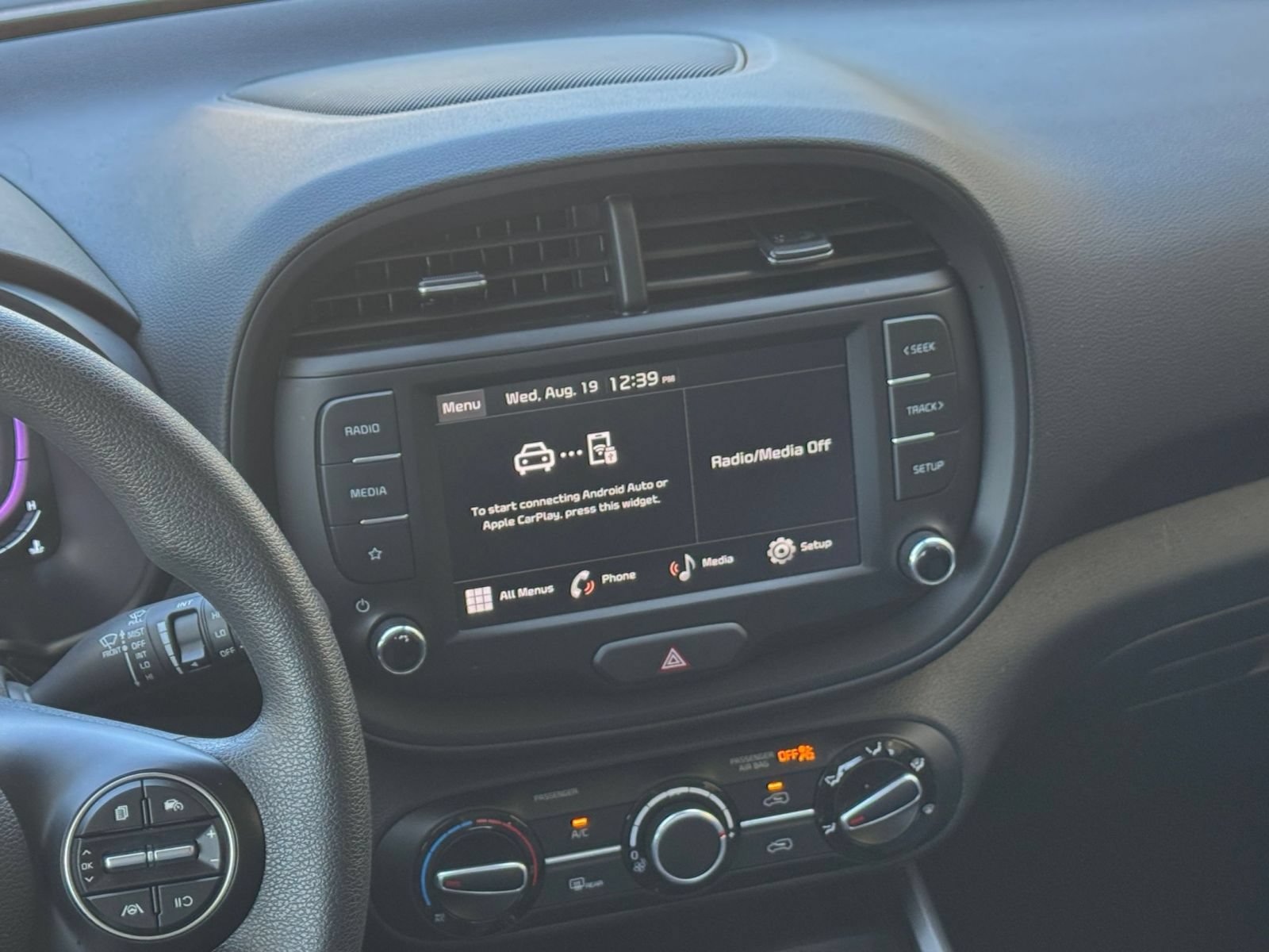 Used 2025 Kia Soul LX w/ LX Technology Package FWD image 16
